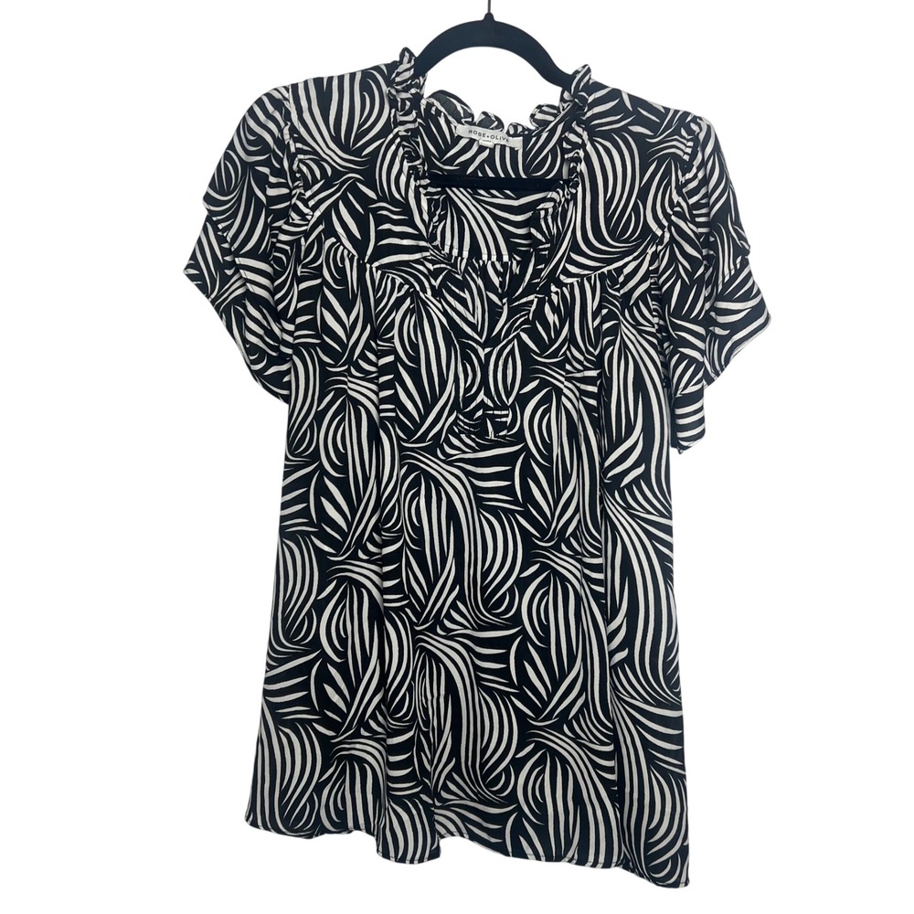 Rose + Olive Womens 1X Black White Abstract Swirl Ruffle Neck Flutter Sleeve Top